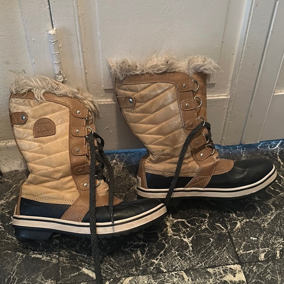 Sorel Boots - Picture 1 of 7